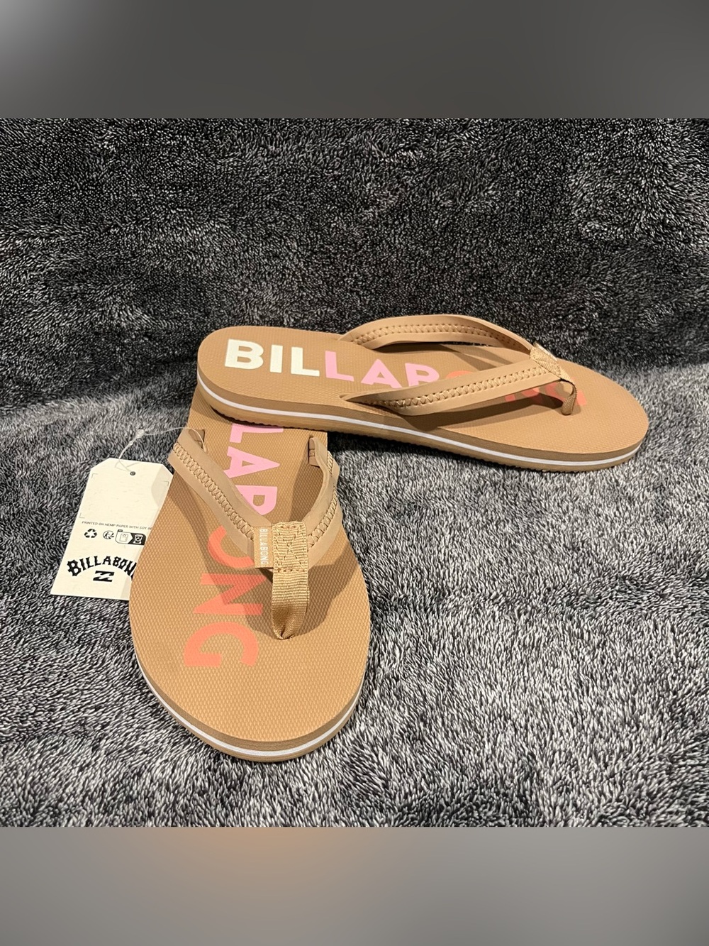 Billabong Sunlight women's flip-flops in a tan colorway size 10